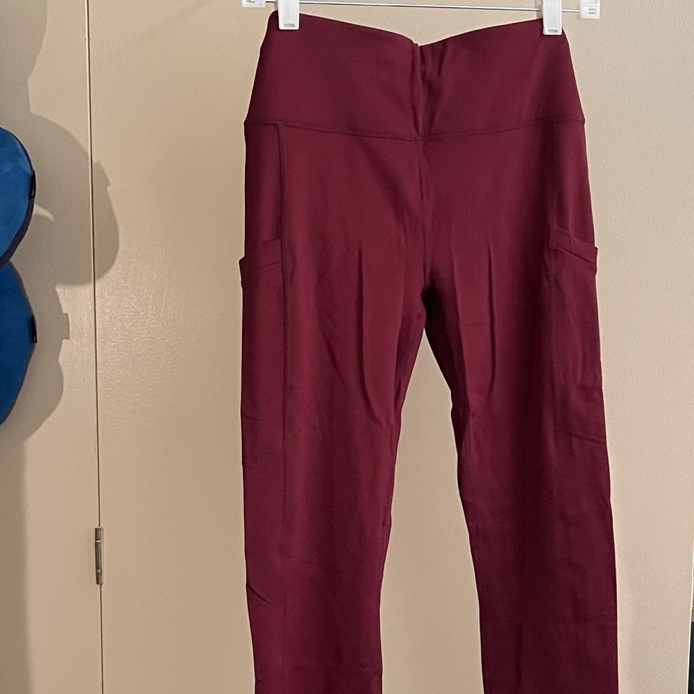 Fabletics high-waisted pocket cold leggings - L